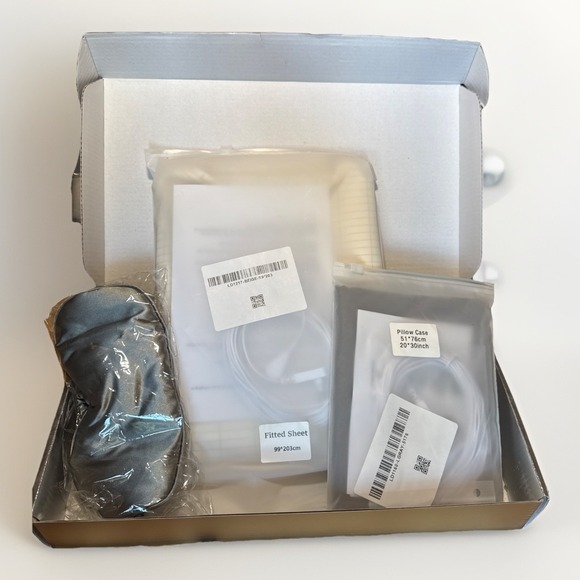 LiveGrounded TWIN XL Fitted Sheet 18" +‎ Pillowcase & Sleep Mask Organic/Silver - Picture 1 of 11